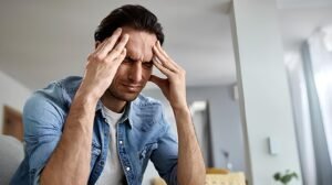 Baş Ağrısı Günlük Yaşamı Nasıl Etkiler? Günün ortasında aniden şiddetlenen